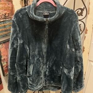 NWOT WOMENS 32 HEAT FAUX FUR-WARM, SUPER SOFT JACKET/COAT.